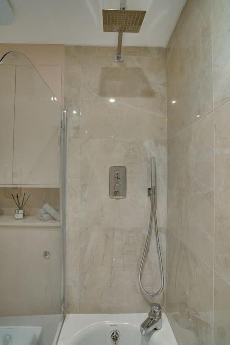 Glamorous Art Deco Flat In Chelsea ลอนดอน ภายนอก รูปภาพ