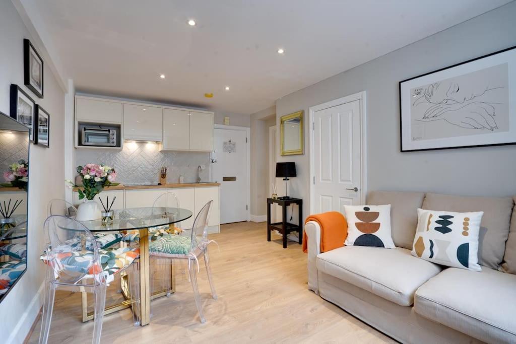 Glamorous Art Deco Flat In Chelsea ลอนดอน ภายนอก รูปภาพ